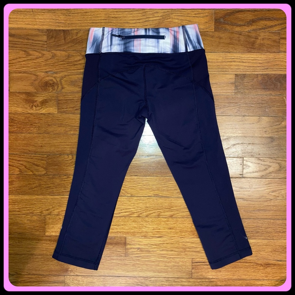 Lululemon cropped workout pants/leggings - Picture 3 of 9